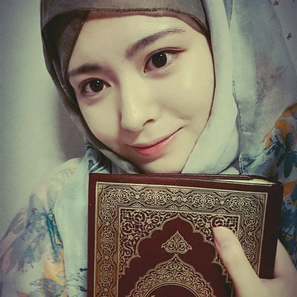 ayanamonn-memeluk-alquran