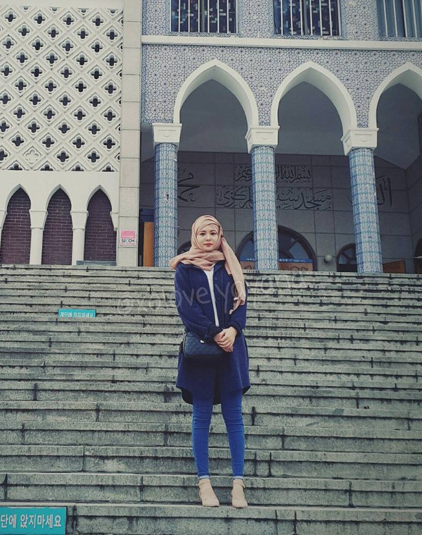 ayanamoon-di-depan-masjid